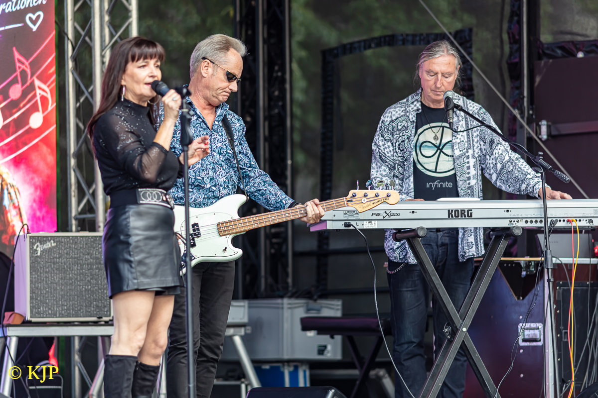 <div></div>